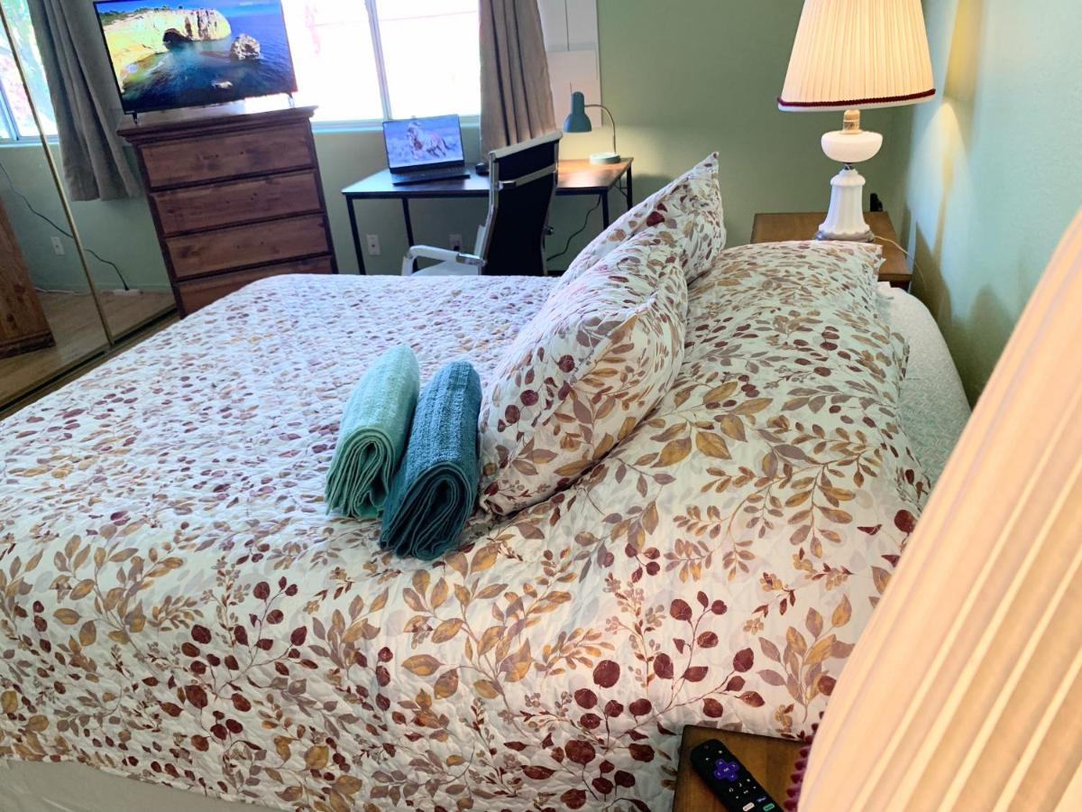 Vineyard Vista Suite With Tv And Private Bathroom Hemet Exterior foto